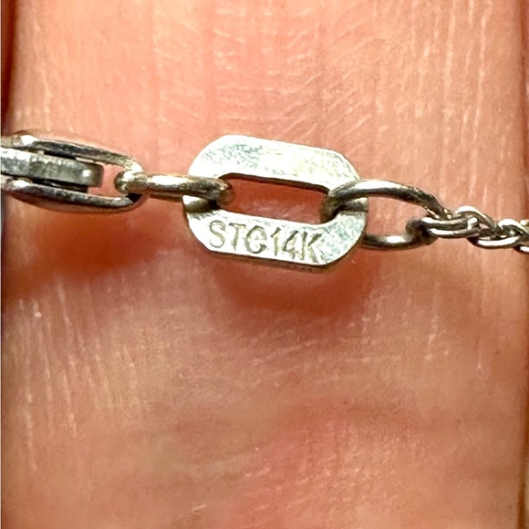 White gold delicate floating heart w natural diamond necklace 18” chain stamped - Picture 10 of 11